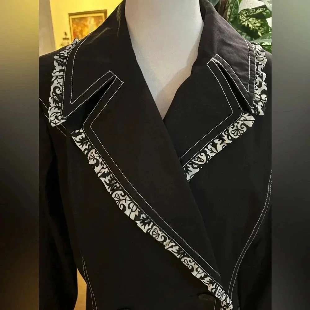 Dennis by Dennis Basso white/black ruffled hem coat W’s size S - Picture 6 of 12